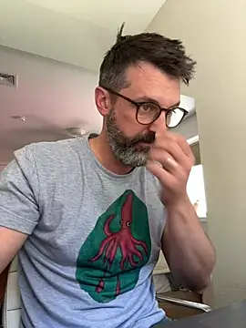 plaintreebull online show from 28, 5, 2026