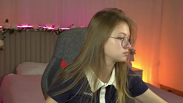 EveMundie online show from 2, 10, 2025