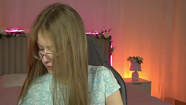 EveMundie online show from 3, 10, 2025