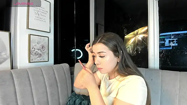 Snapshot of Ivanna_West chatting on 8, 7, 2026 Ivanna West online show from 8, 7, 2026