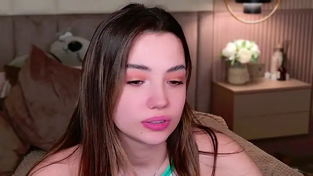 Alice Deleon online show from 3, 3, 2025