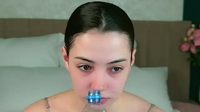 Alice Deleon online show from 4, 12, 2025