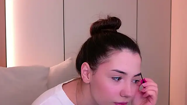 Alice Deleon online show from 16, 4, 2026