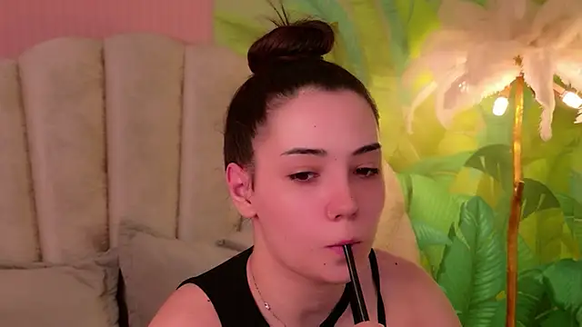 Snapshot of Alice_Deleon chatting on 7, 6, 2026 Alice Deleon online show from 7, 6, 2026