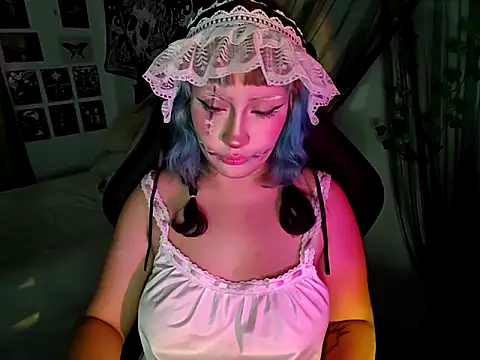 Snapshot of blue_katt chatting on 18, 10, 2025 blue katt online show from 18, 10, 2025