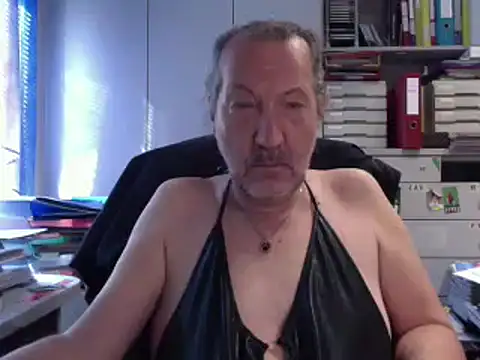 HMStraps01 online show from 9, 9, 2025