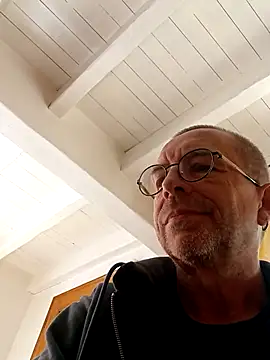 Snapshot of Xavspank2 chatting on 9, 10, 2025 Xavspank2 online show from 9, 10, 2025