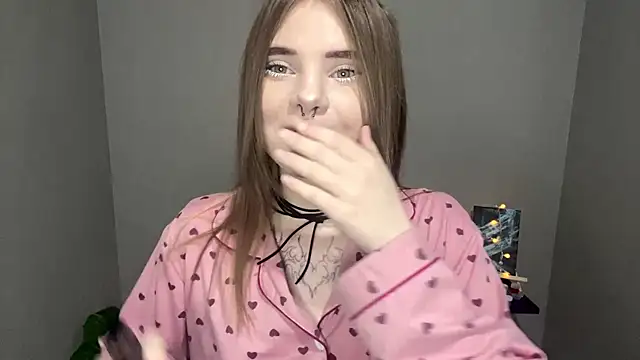 CarolinePepper online show from 7, 3, 2025