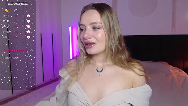 LunaticaBae online show from 23, 2, 2025