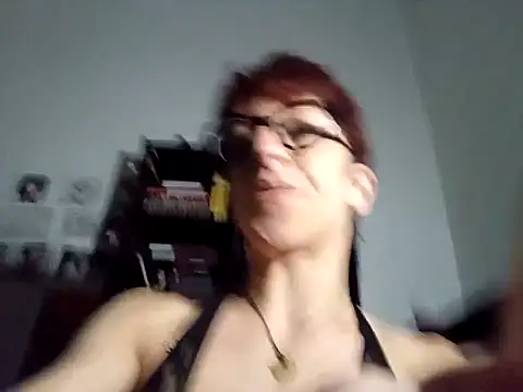 Snapshot of MirianaB chatting on 8, 10, 2025 MirianaB online show from 8, 10, 2025