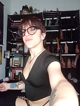 Snapshot of MirianaB chatting on 15, 12, 2025 MirianaB online show from 15, 12, 2025