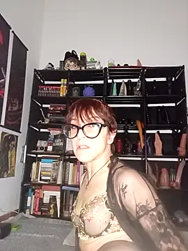 Snapshot of MirianaB chatting on 16, 12, 2025 MirianaB online show from 16, 12, 2025