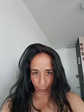 Snapshot of Coeur_de_luxure chatting on 6, 8, 2026 Coeur de luxure online show from 6, 8, 2026