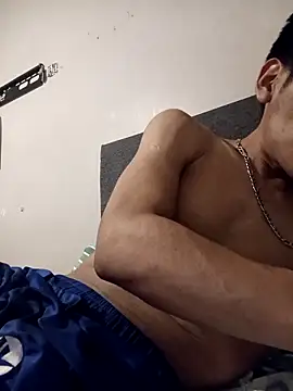 Snapshot of LeonRoots chatting on 19, 12, 2025 LeonRoots online show from 19, 12, 2025