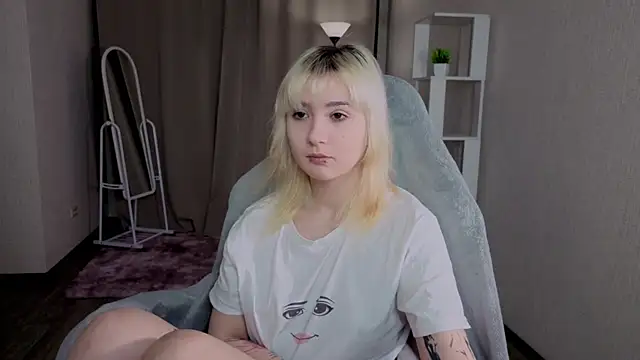 Snapshot of Nasy chatting on 2, 12, 2025 Nasy online show from 2, 12, 2025