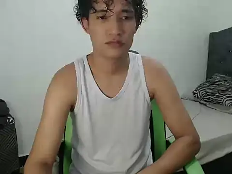 Snapshot of Boy_coll chatting on 7, 4, 2026 Boy coll online show from 7, 4, 2026