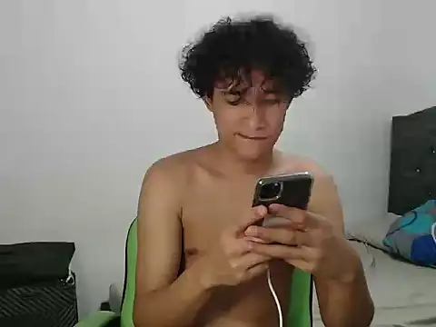 Snapshot of Boy_coll chatting on 3, 5, 2026 Boy coll online show from 3, 5, 2026