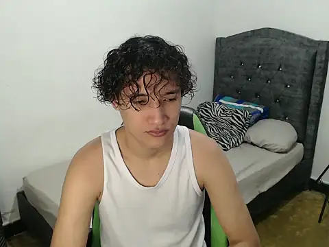 Snapshot of Boy_coll chatting on 6, 5, 2026 Boy coll online show from 6, 5, 2026