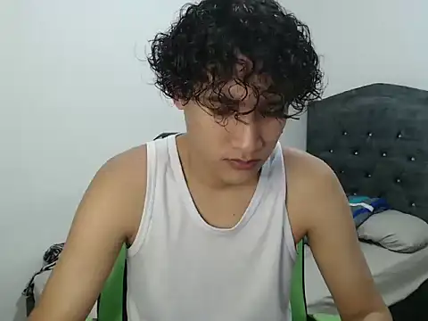 Snapshot of Boy_coll chatting on 7, 5, 2026 Boy coll online show from 7, 5, 2026