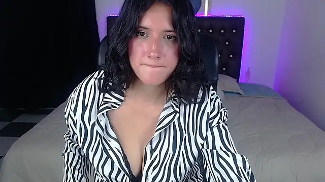 amy royale online show from 17, 2, 2025