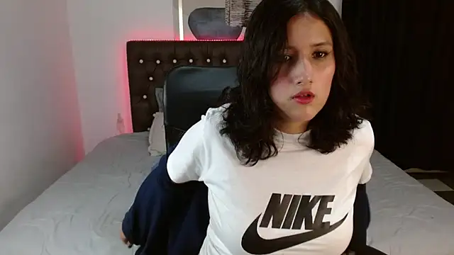 amy royale online show from 6, 3, 2025