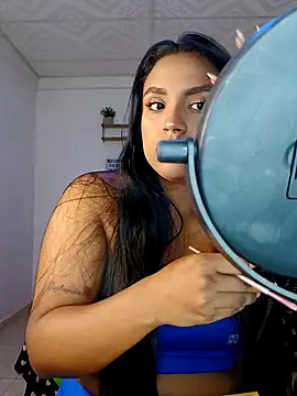 Snapshot of victoria_roussee chatting on 25, 10, 2025 victoria roussee online show from 25, 10, 2025