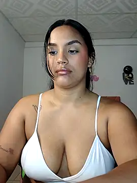 Snapshot of victoria_roussee chatting on 26, 10, 2025 victoria roussee online show from 26, 10, 2025