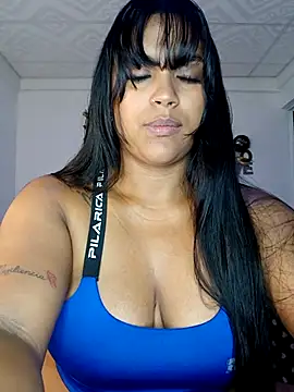 Snapshot of victoria_roussee chatting on 7, 11, 2025 victoria roussee online show from 7, 11, 2025