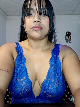 Snapshot of victoria_roussee chatting on 23, 11, 2025 victoria roussee online show from 23, 11, 2025