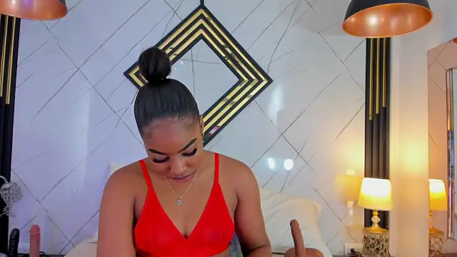 Snapshot of EmilyDiaaz chatting on 18, 11, 2025 EmilyDiaaz online show from 18, 11, 2025