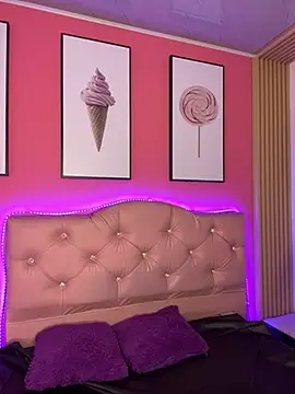 Emily-teen online show from 27, 2, 2025