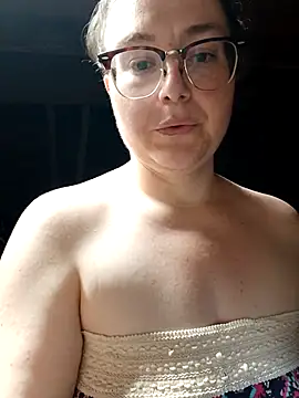 HTXBELLE online show from 24, 9, 2025