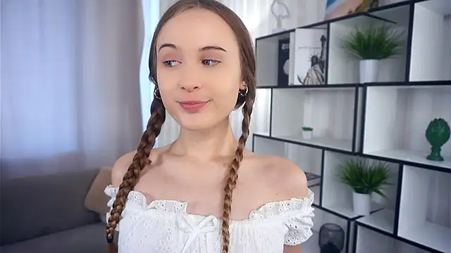 QuennaCoote online show from 17, 9, 2025