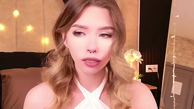 Sierra Fane online show from 5, 12, 2025