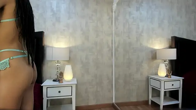 NahomyCarther online show from 17, 10, 2025