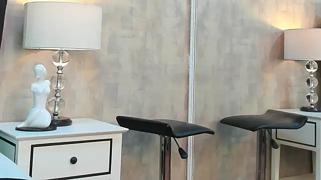 NahomyCarther online show from 10, 2, 2026