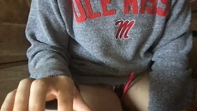 Snapshot of ashleighpink chatting on 3, 10, 2025 ashleighpink online show from 3, 10, 2025