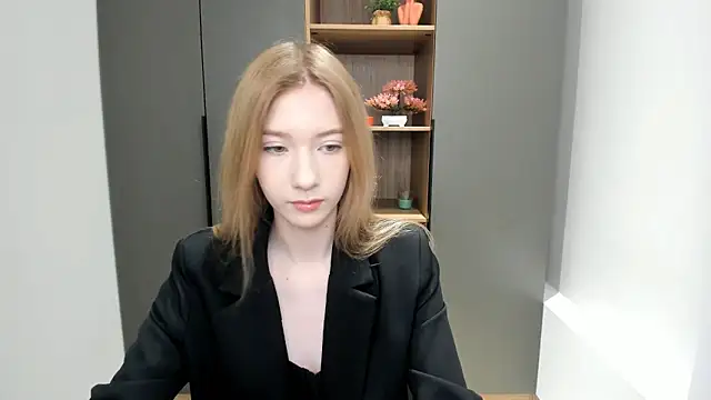 Snapshot of SunnivaCovil chatting on 24, 2, 2025 SunnivaCovil online show from 24, 2, 2025