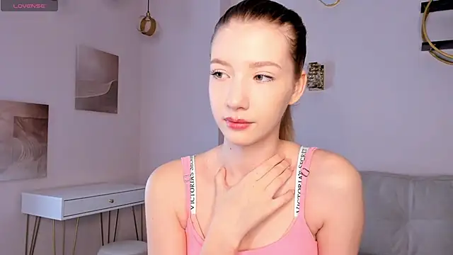 Snapshot of SunnivaCovil chatting on 3, 3, 2025 SunnivaCovil online show from 3, 3, 2025