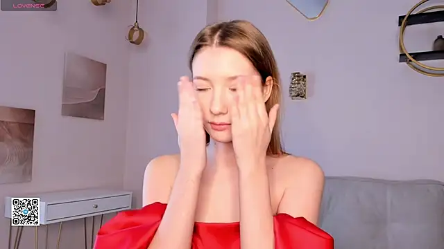 Snapshot of SunnivaCovil chatting on 5, 3, 2025 SunnivaCovil online show from 5, 3, 2025