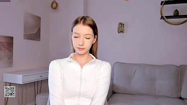 Snapshot of SunnivaCovil chatting on 6, 3, 2025 SunnivaCovil online show from 6, 3, 2025