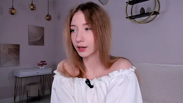 Snapshot of SunnivaCovil chatting on 10, 9, 2025 SunnivaCovil online show from 10, 9, 2025