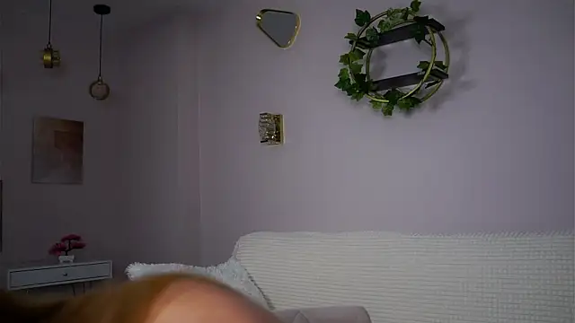 Snapshot of SunnivaCovil chatting on 15, 10, 2025 SunnivaCovil online show from 15, 10, 2025