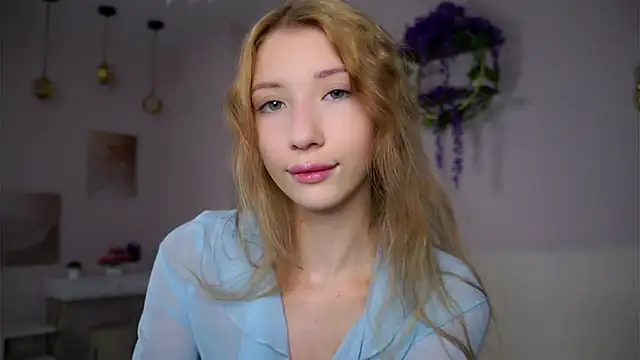 Snapshot of SunnivaCovil chatting on 26, 10, 2025 SunnivaCovil online show from 26, 10, 2025