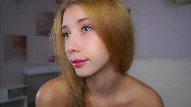 Snapshot of SunnivaCovil chatting on 18, 11, 2025 SunnivaCovil online show from 18, 11, 2025