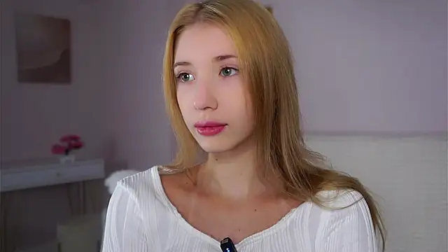 Snapshot of SunnivaCovil chatting on 30, 11, 2025 SunnivaCovil online show from 30, 11, 2025