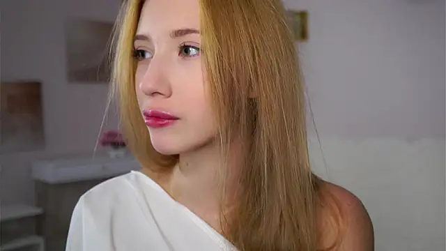 Snapshot of SunnivaCovil chatting on 3, 12, 2025 SunnivaCovil online show from 3, 12, 2025