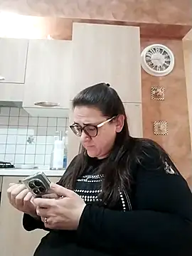 Dolcecurvy online show from 10, 4, 2026