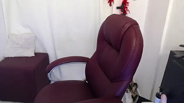 Mature 2025 online show from 13, 3, 2026