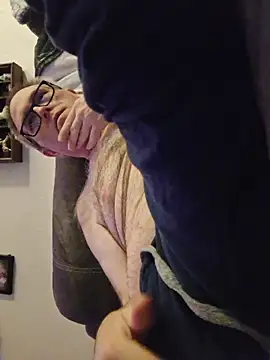 Snapshot of Smallone327 chatting on 15, 3, 2026 Smallone327 online show from 15, 3, 2026